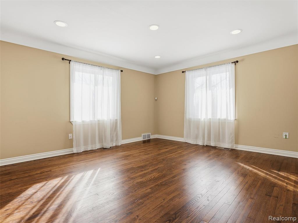 29750 Bristol Lane, Bingham Farms, MI 48025 — Photo 22
