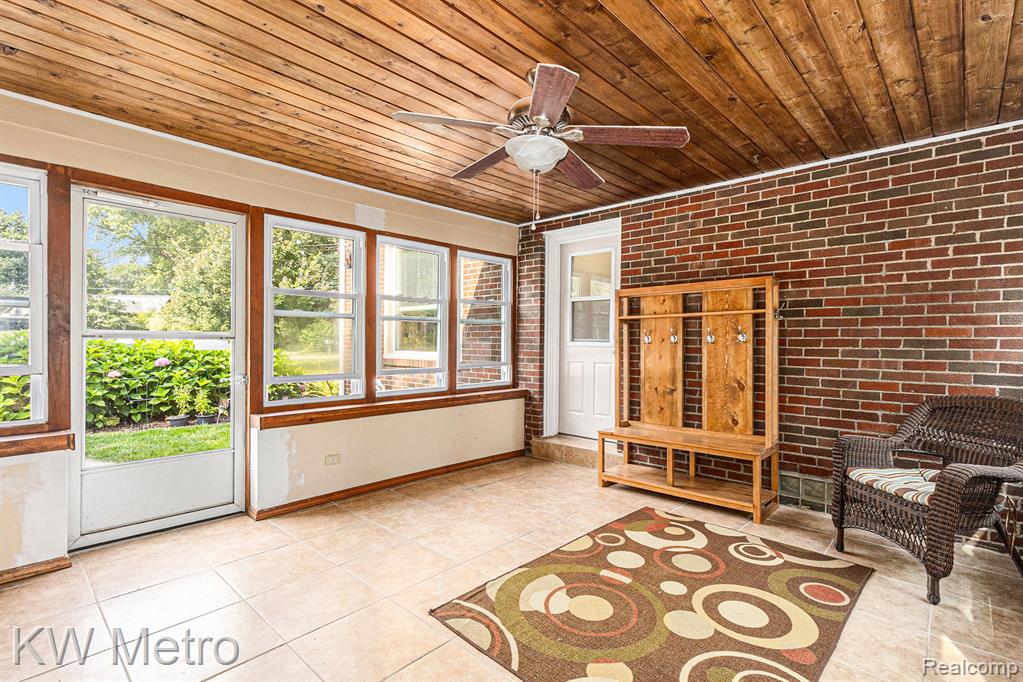 449 Shoreview Drive, Waterford, MI 48328 — Photo 28