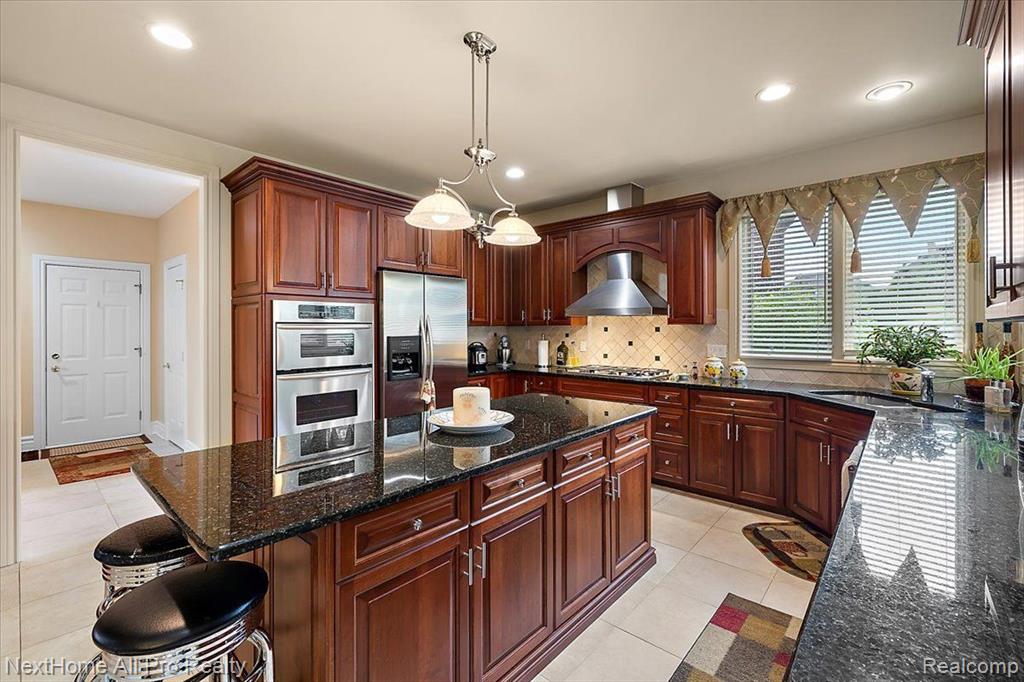 18730 MARBLE HEAD Drive, Northville, MI 48168 — Photo 22