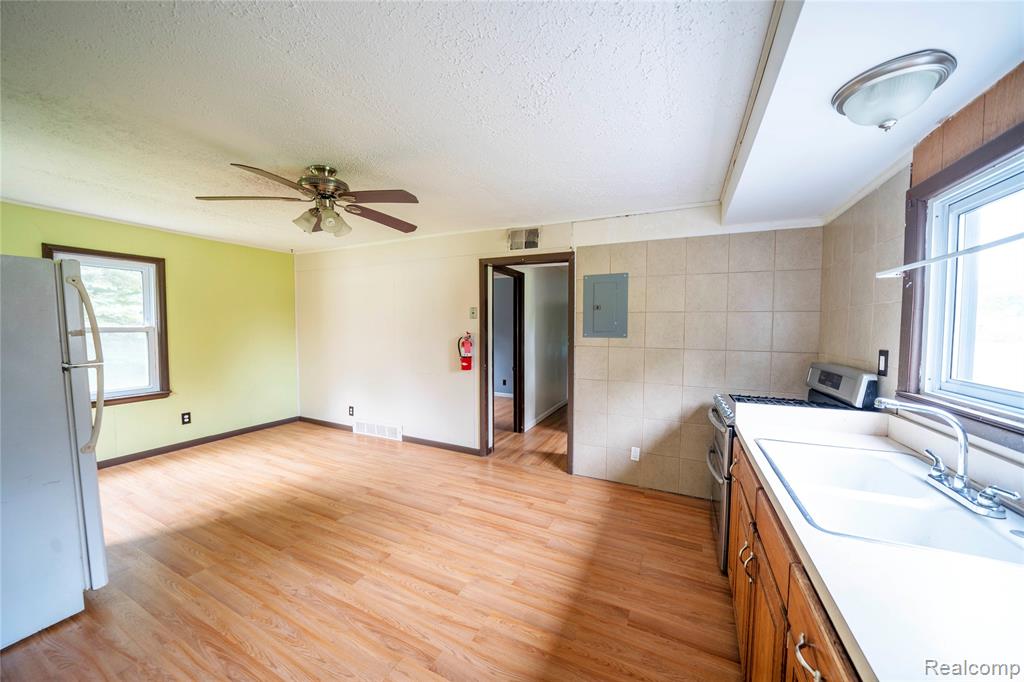 8883 Beech Daly Road, Taylor, MI 48180 — Photo 19