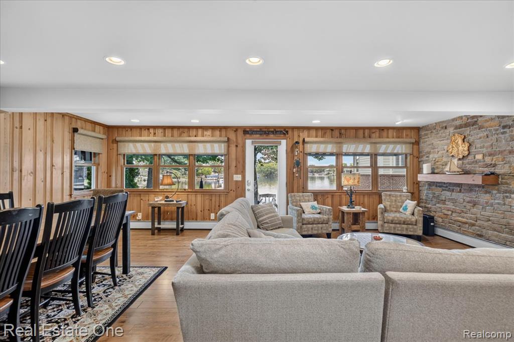 836 Pine Tree Road W, Lake Orion, MI 48362 — Photo 16