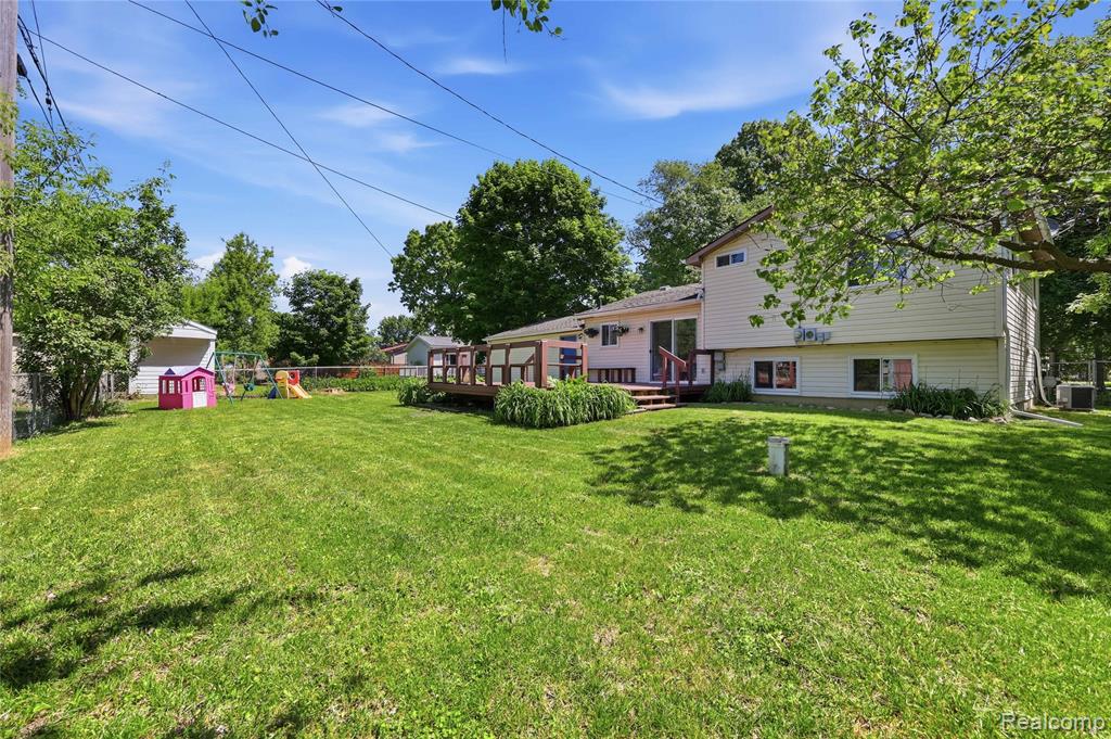 5069 Warmbriar Drive, White Lake, MI 48383 — Photo 32
