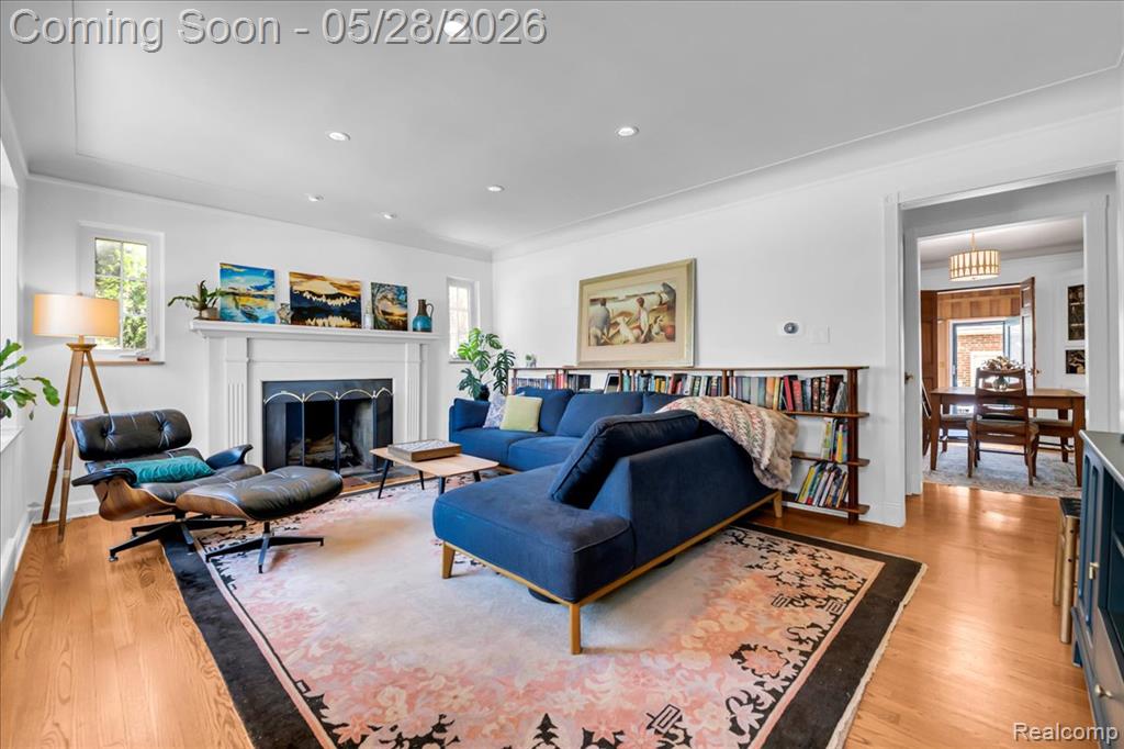 2101 Lochmoor Boulevard, Grosse Pointe Woods, MI 48236 — Photo 2
