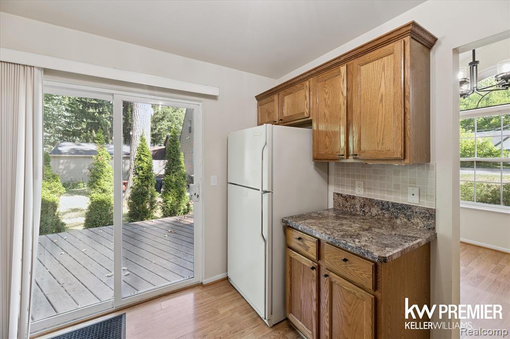 9301 Cardwell Street, Livonia, MI 48150 — Photo 10