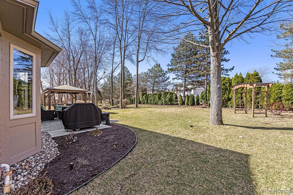 6634 SAINT ANDREWS Drive, Shelby Twp, MI 48316 — Photo 37