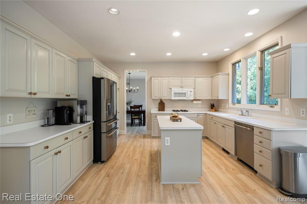 6210 Orchard Woods Drive, West Bloomfield, MI 48324 — Photo 19