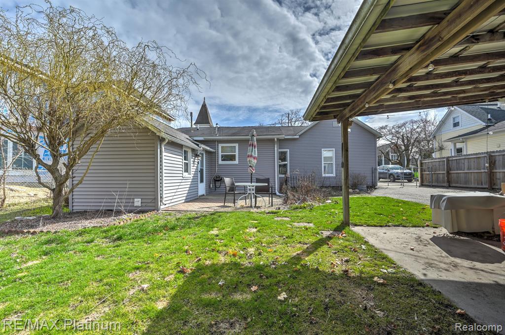 604 S LEROY Street, Fenton, MI 48430 — Photo 27