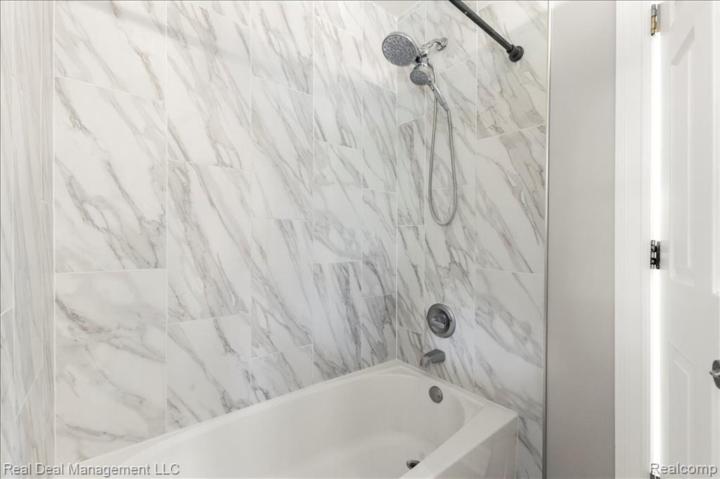 4414 Monroe Avenue, Waterford, MI 48329 — Photo 24