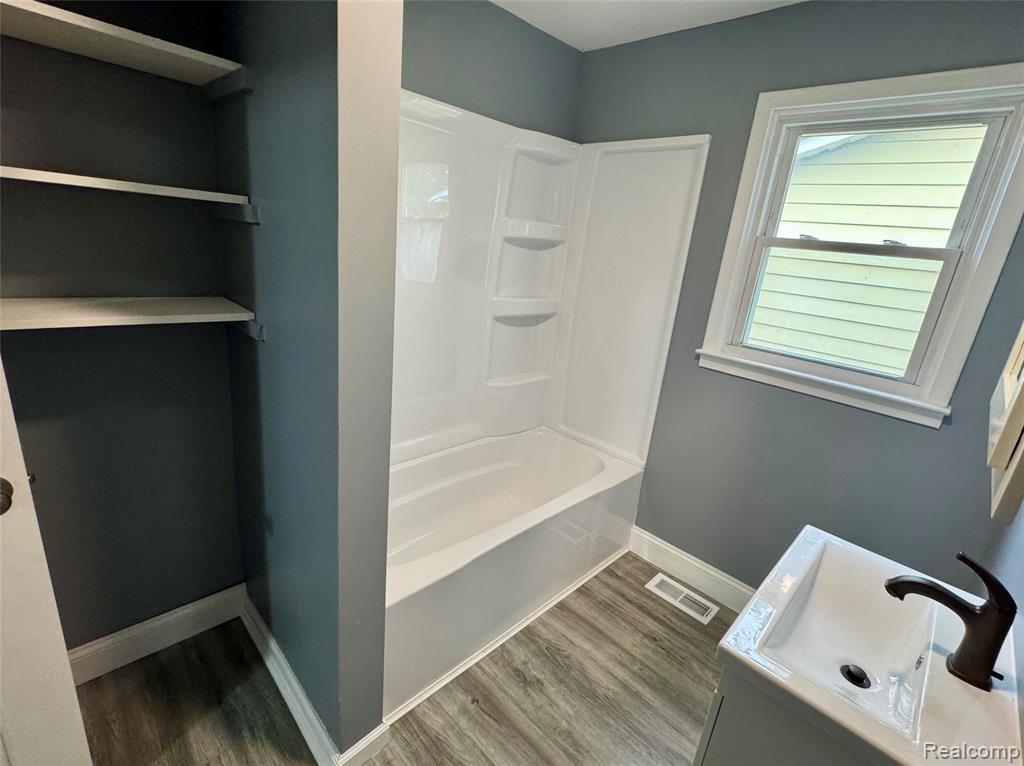 5220 Western Road, Flint, MI 48506 — Photo 12