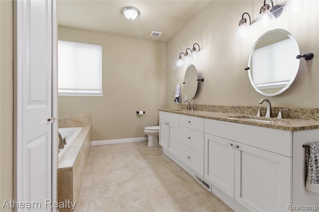 8197 Hidden Cove Court, Grand Blanc, MI 48439 — Photo 38