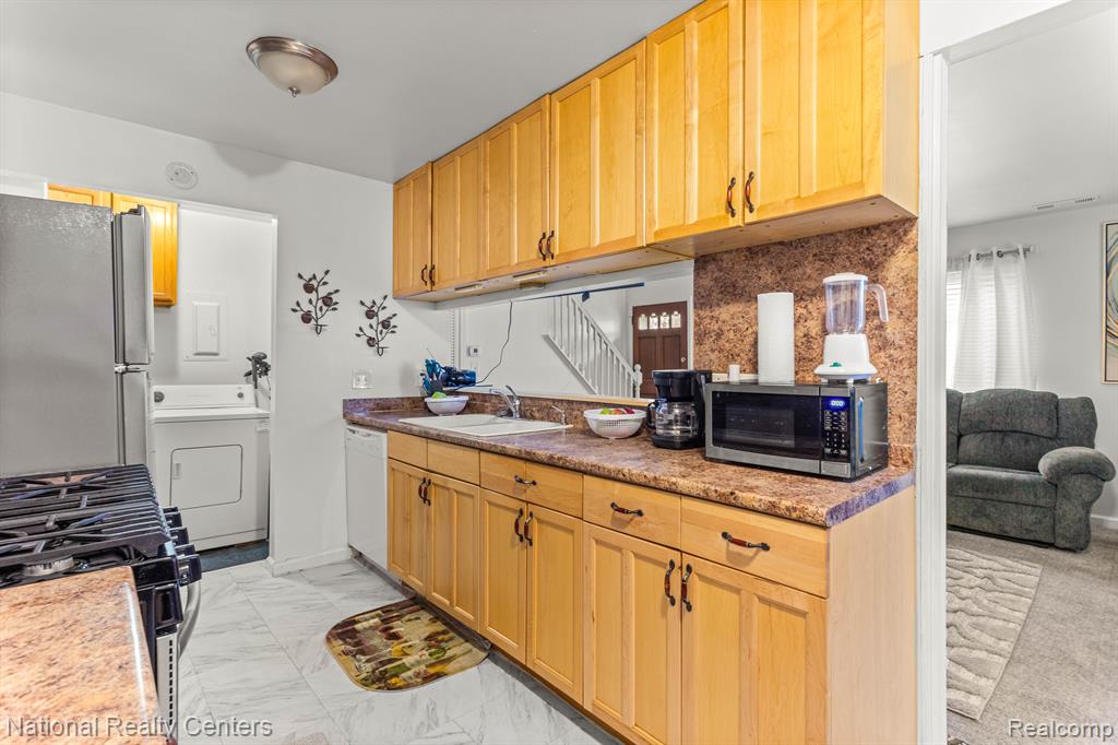 38068 SHERWOOD Street, Westland, MI — Photo 11