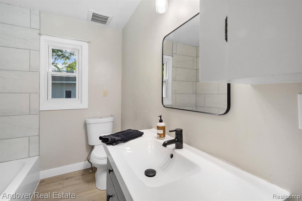 5254 LAKE HARBOR Road, Norton Shores, MI 49441 — Photo 16