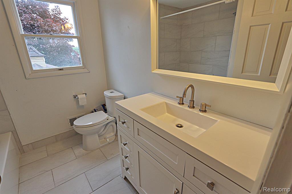 4003 OLD DOMINION Drive, West Bloomfield, MI 48323 — Photo 36