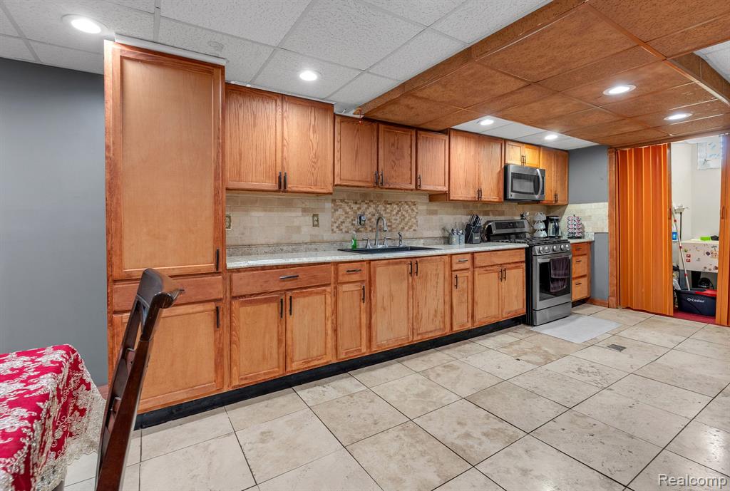 8200 Hartwell Street, Detroit, MI 48228 — Photo 19
