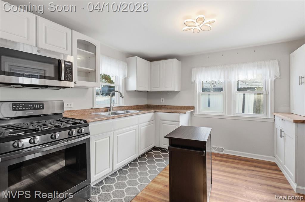 6421 Cloverton Drive, Waterford, MI 48329 — Photo 2