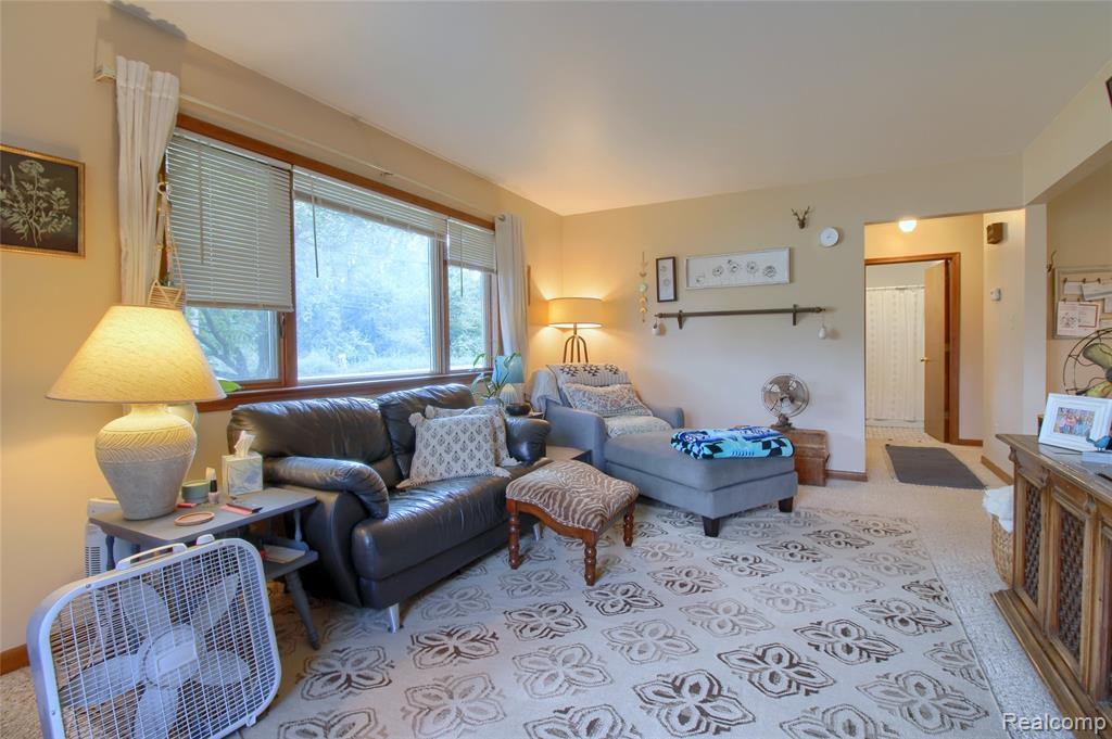 600 Oakville Waltz Road N, New Boston, MI 48164 — Photo 4