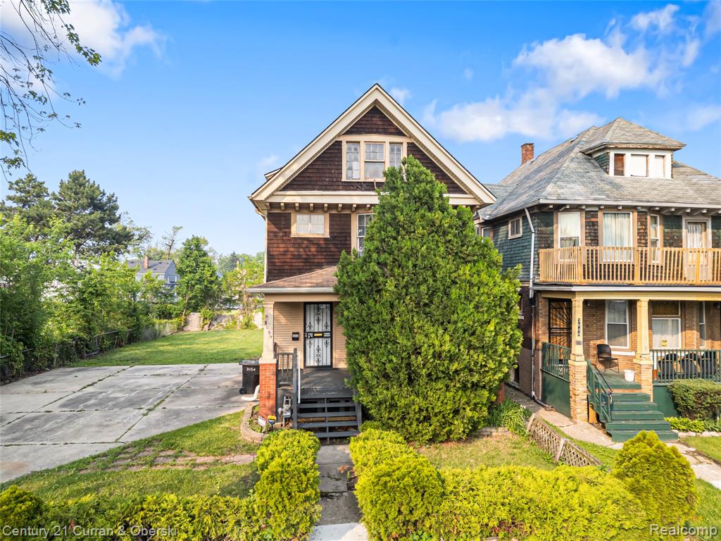 3054 Cadillac Boulevard, Redford, MI 48214 — front exterior