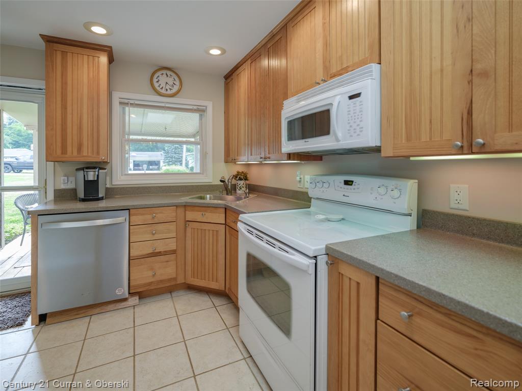 60846 N Lakeshore Drive, Lawrence, MI 49064 — Photo 12