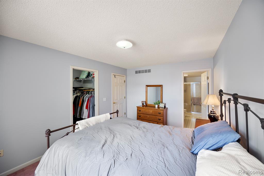 4933 OAK HILL Drive, Waterford, MI 48329 — Photo 18