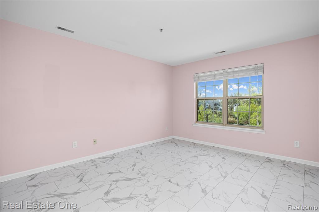 160 Sandy Lane, Walled Lake, MI 48390 — Photo 36