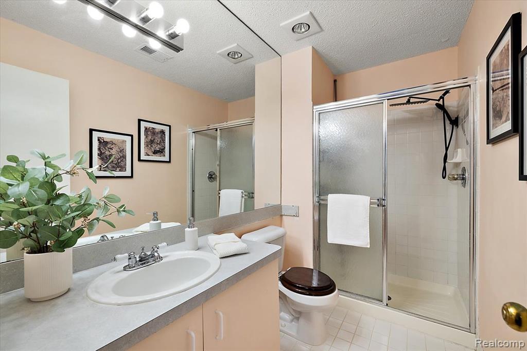44800 Bayview Drive, 33, Novi, MI 48377 — Photo 29