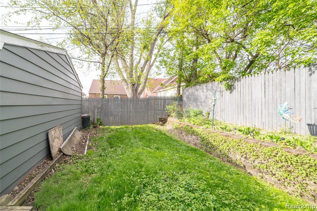 162 N Genesee Avenue, Pontiac, MI 48341 — Photo 12