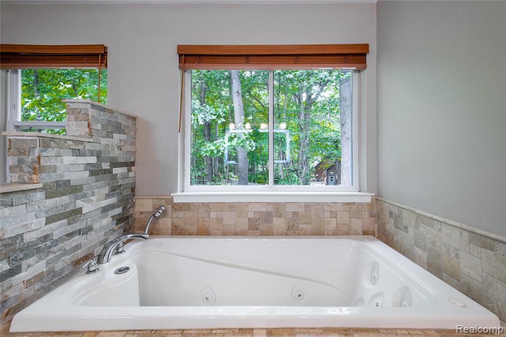1250 Walloon Way, Lake Orion, MI — Photo 12