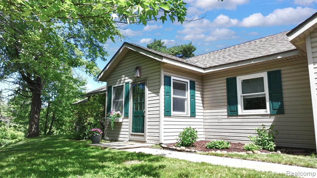 5370 Whipple Lake Road, Clarkston, MI 48348 — Photo 30
