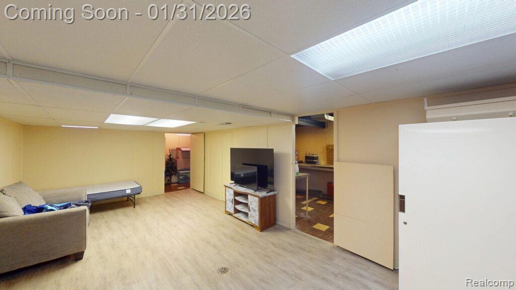 20201 Lochmoor Street, Harper Woods, MI 48225 — Photo 15