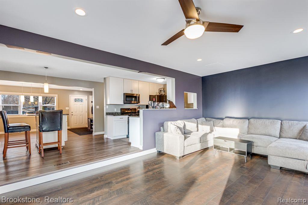406 5TH Street, Fenton, MI 48430 — Photo 17