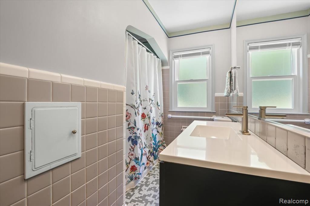 20871 Van Antwerp Street, Harper Woods, MI 48225 — Photo 18