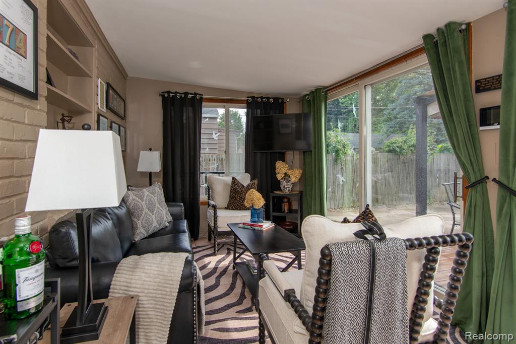 10855 Kingston Avenue, Huntington Woods, MI — Photo 30