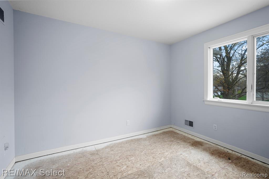 4196 LARK Lane, Flint, MI 48506 — Photo 18