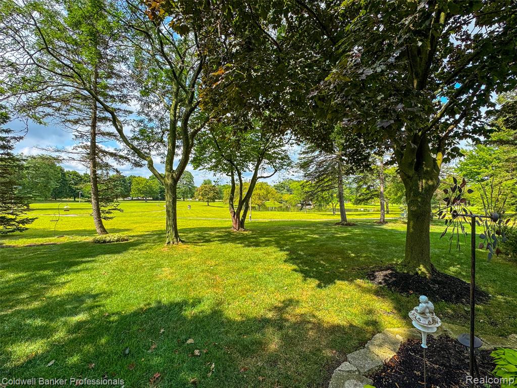 5075 Bayside Drive, Troy, MI 48098 — Photo 41