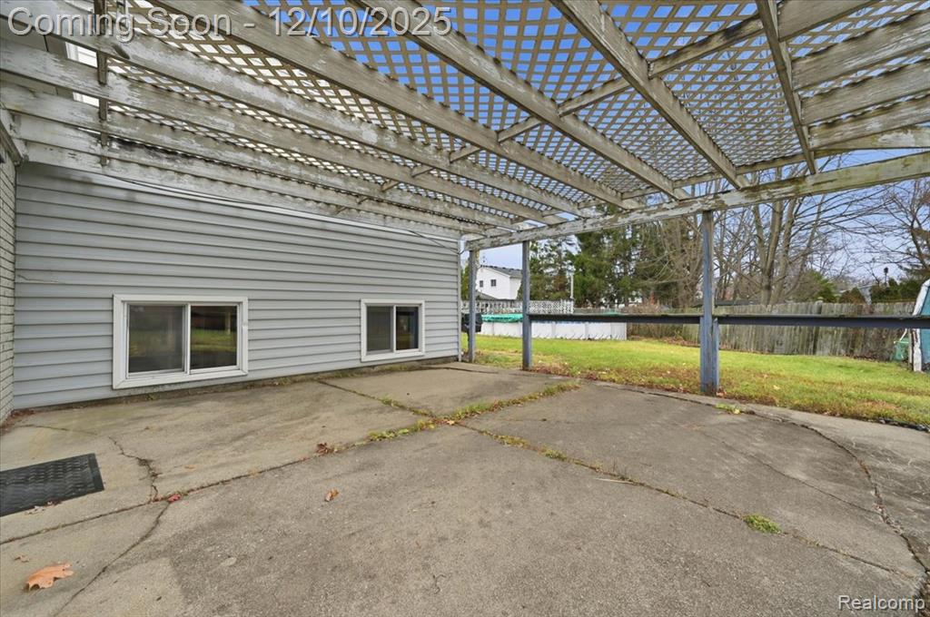 21231 Tiffany Drive, Woodhaven, MI 48183 — Photo 25