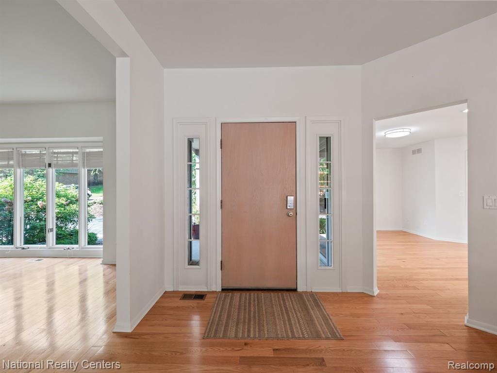 4888 WOODCLIFF HILL Road, West Bloomfield, MI 48323 — Photo 12