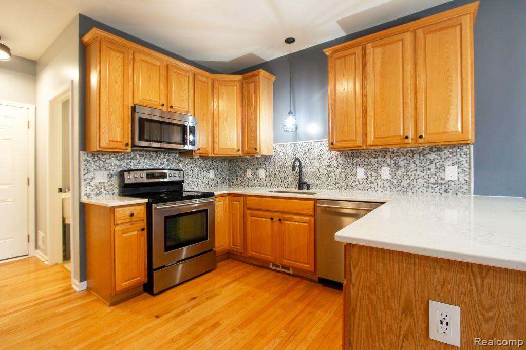 42985 RIVER BEND Drive, Plymouth, MI 48170 — Photo 26