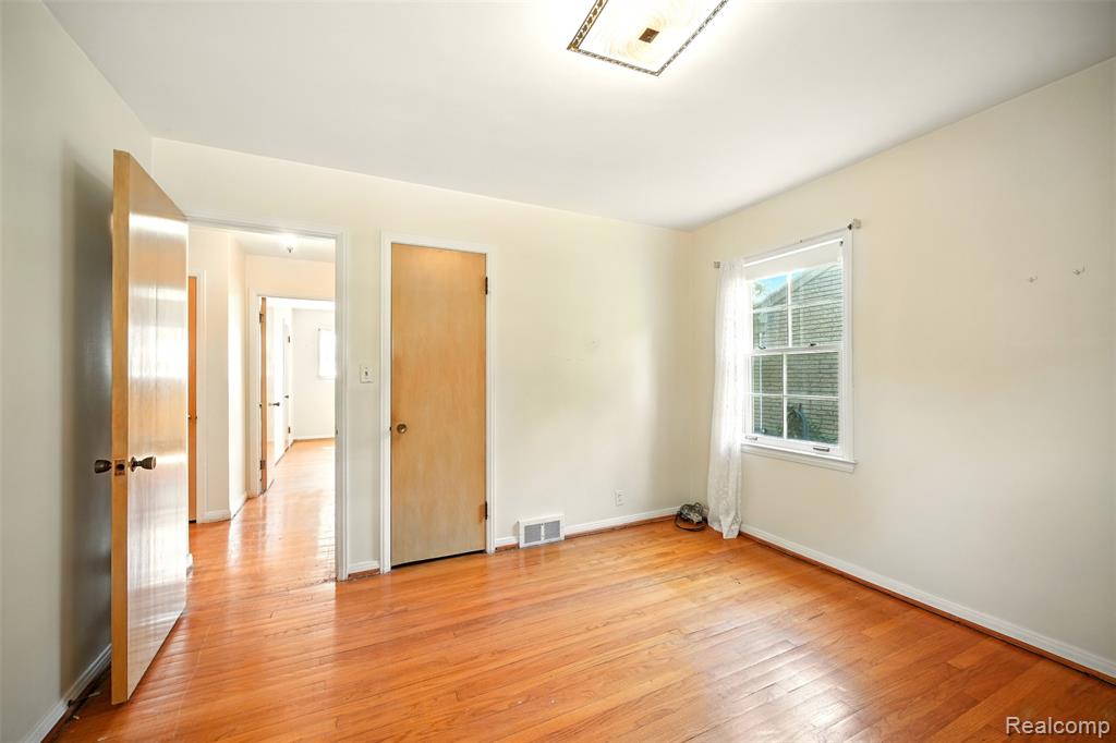 826 Shoreham Road, Grosse Pointe Woods, MI 48236 — Photo 17