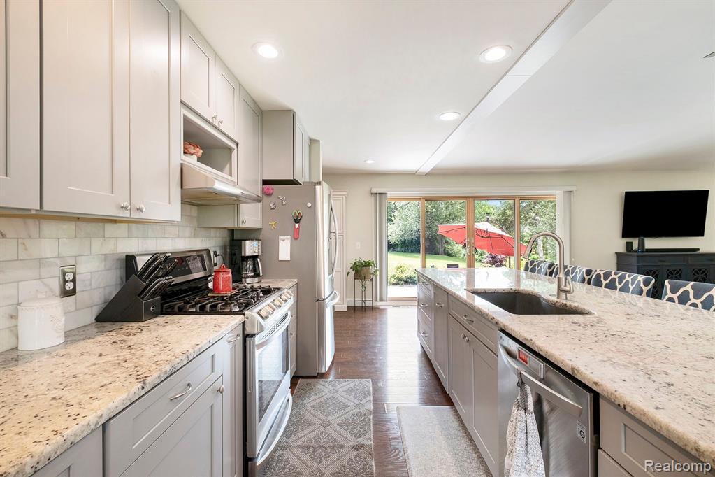 8266 Twilight Lane, Brighton, MI 48116 — Photo 11