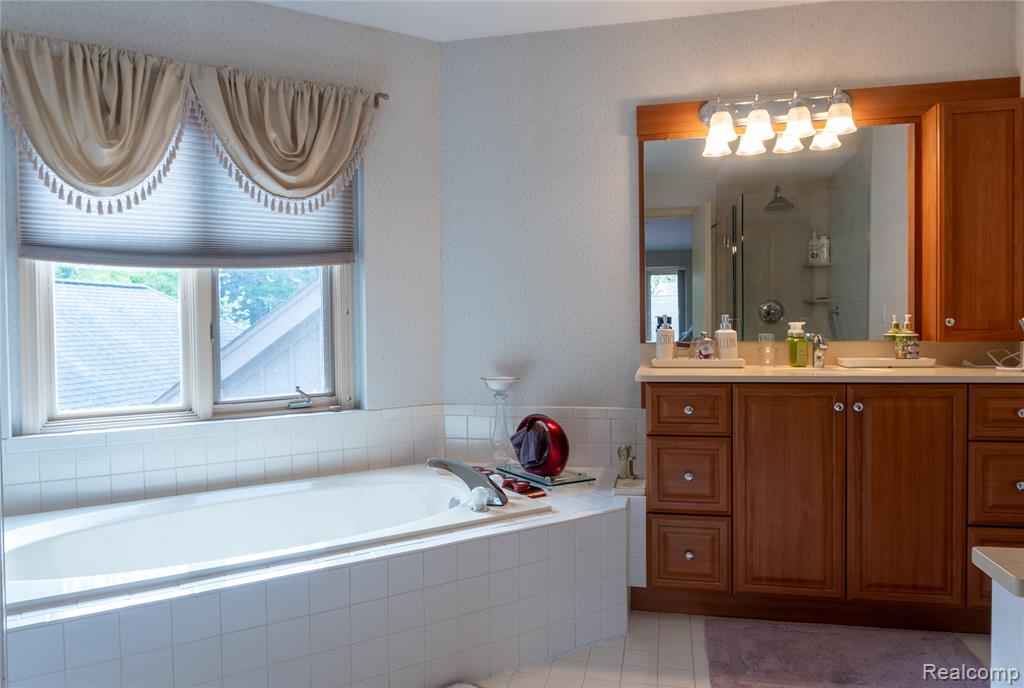 37839 Siena Drive, Farmington Hills, MI 48331 — Photo 28