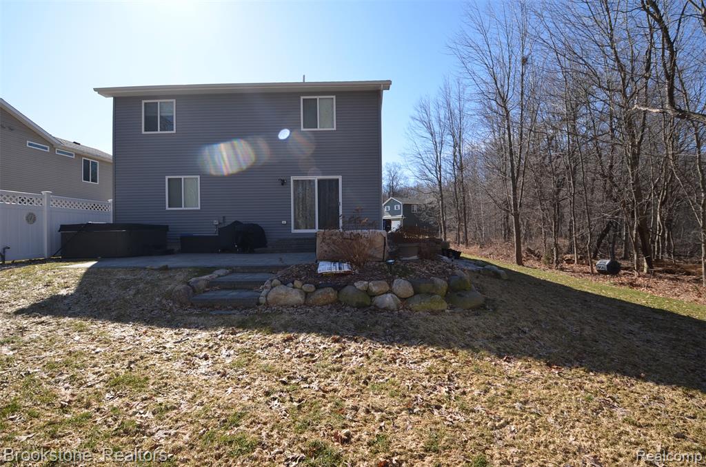 350 Fountain Park Drive, Waterford, MI 48327 — Photo 8