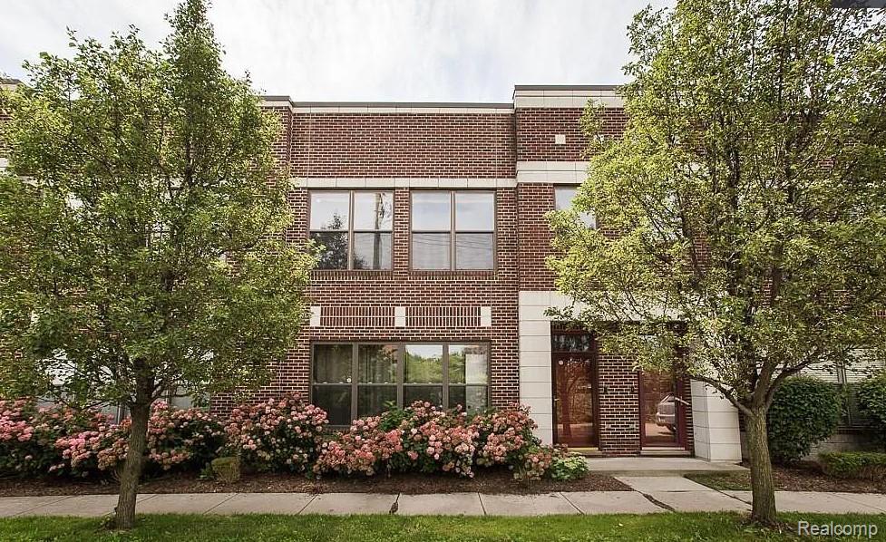 76 W Bethune Street, Detroit, MI 48202 — front exterior