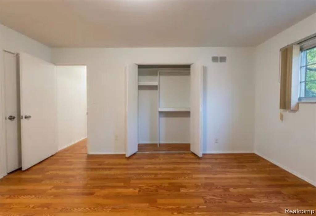 676 E FOX HILLS Drive, Bloomfield Hills, MI 48304 — Photo 10