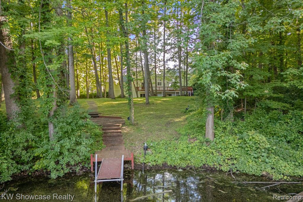 6255 WHISPERING MEADOWS Drive, White Lake, MI 48383 — Photo 5