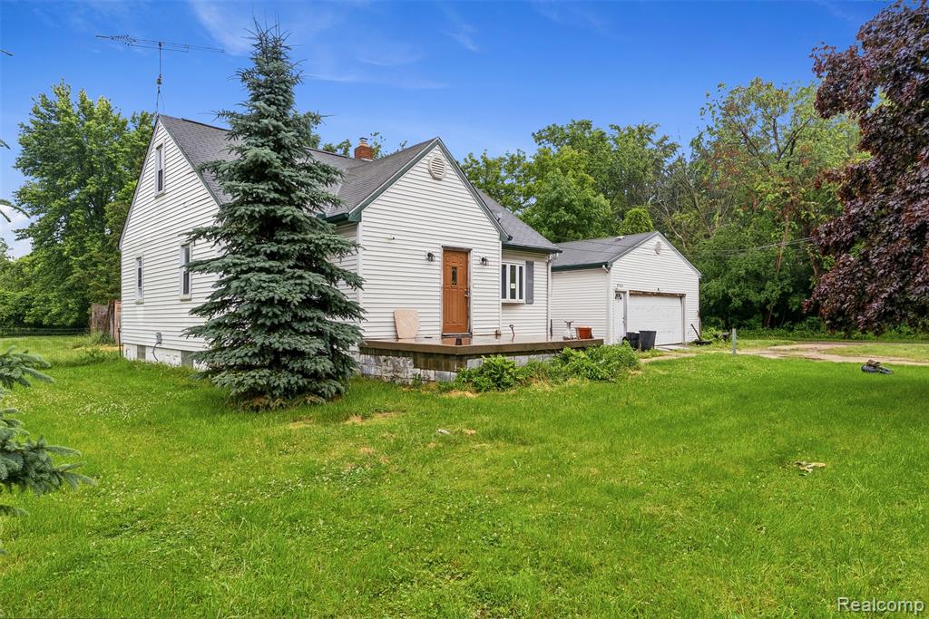5121 Lippincott Boulevard, Burton, MI 48519 — Photo 5
