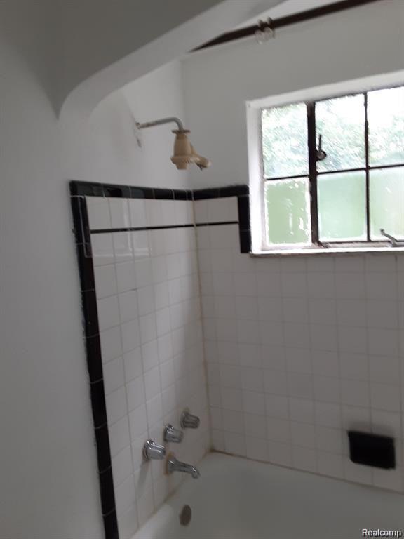 7021 Curtis Street, Detroit, MI 48221 — Photo 6