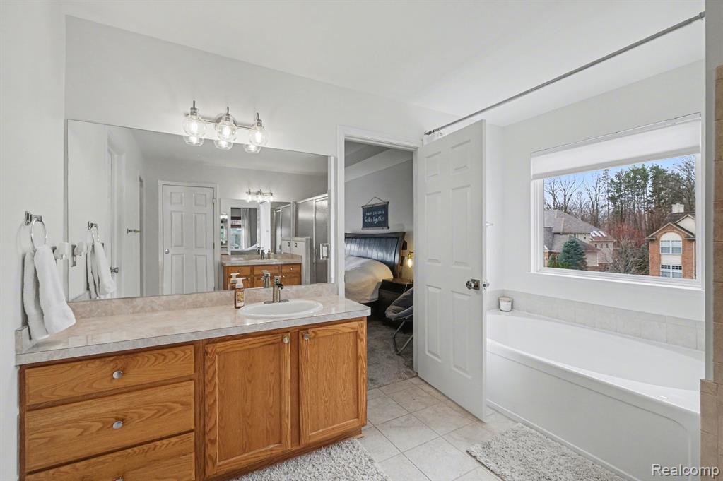 6230 Leighland Drive, Grand Blanc, MI 48439 — Photo 13