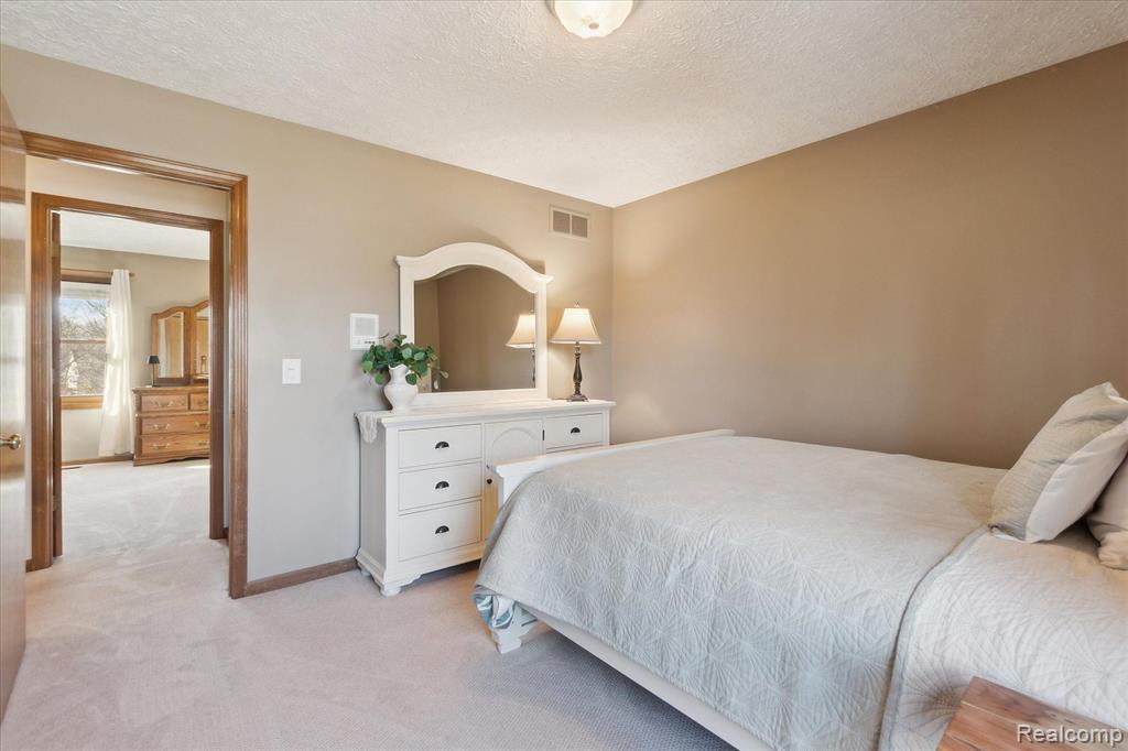 7694 THUNDER BAY Drive, Pinckney, MI 48169 — Photo 29