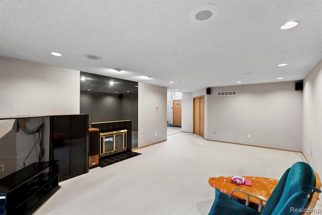 5322 Pond Bluff Drive, West Bloomfield, MI 48323 — Photo 21