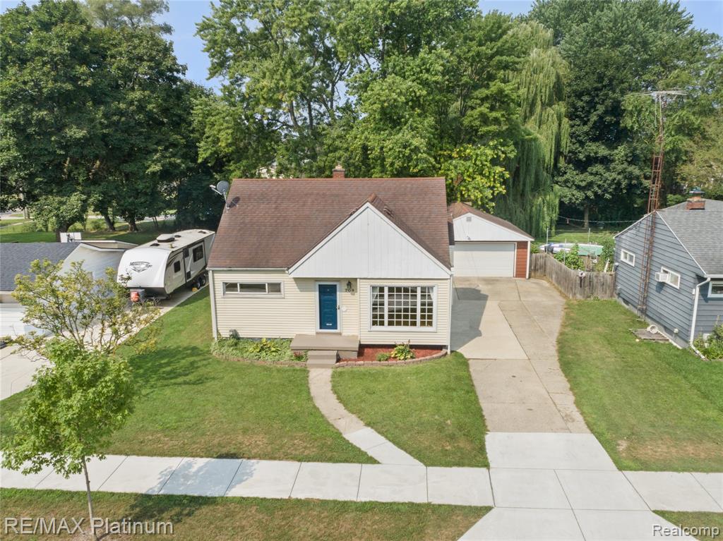 709 Elmwood Drive, Fenton, MI 48430 — Photo 3